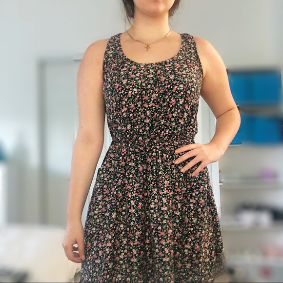 🌸FLORAL MIDI DRESS🌸 - Picture 3 of 5